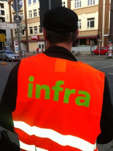 Nicht unter den Bagger kommen!!!